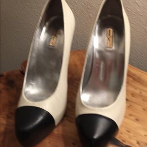 Report signature shoes